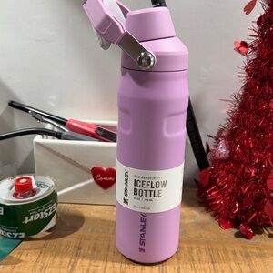 24oz lilac color Stanley iceflow bottle with Fast flow lid